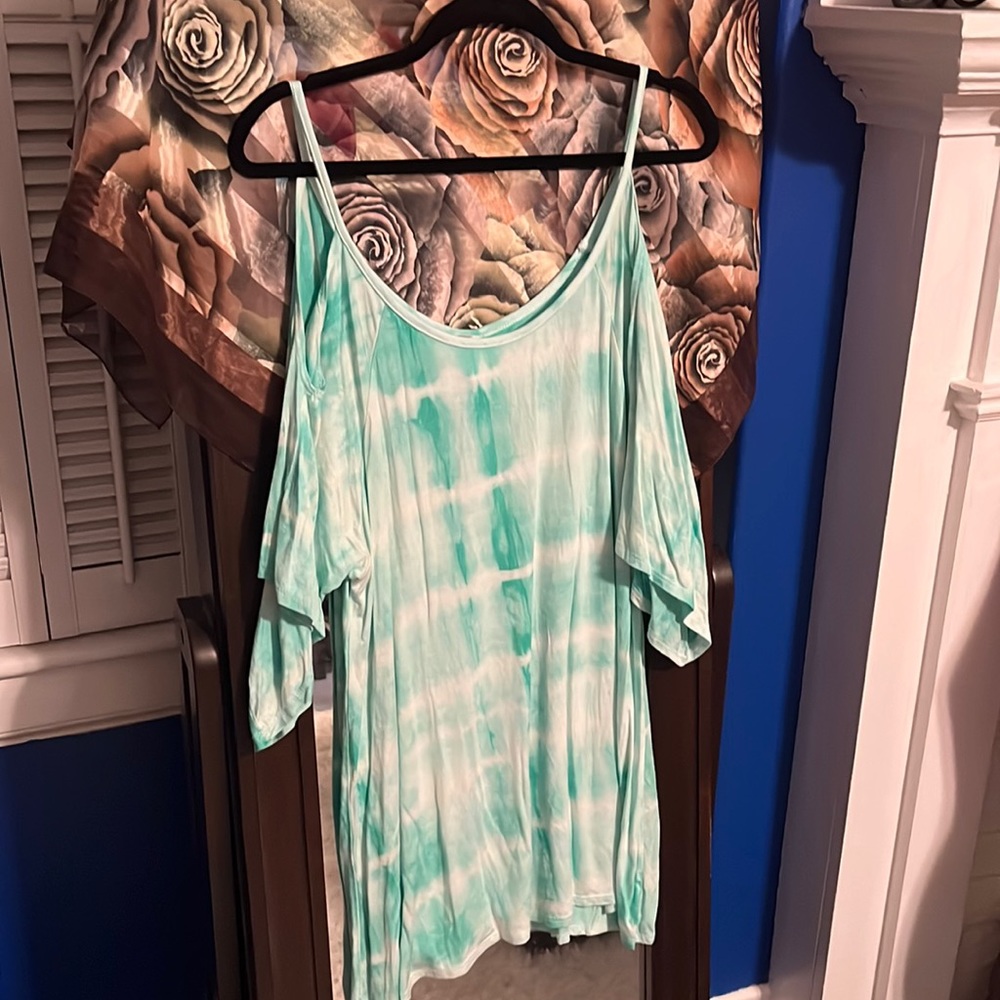 Open shoulder tye-dye top